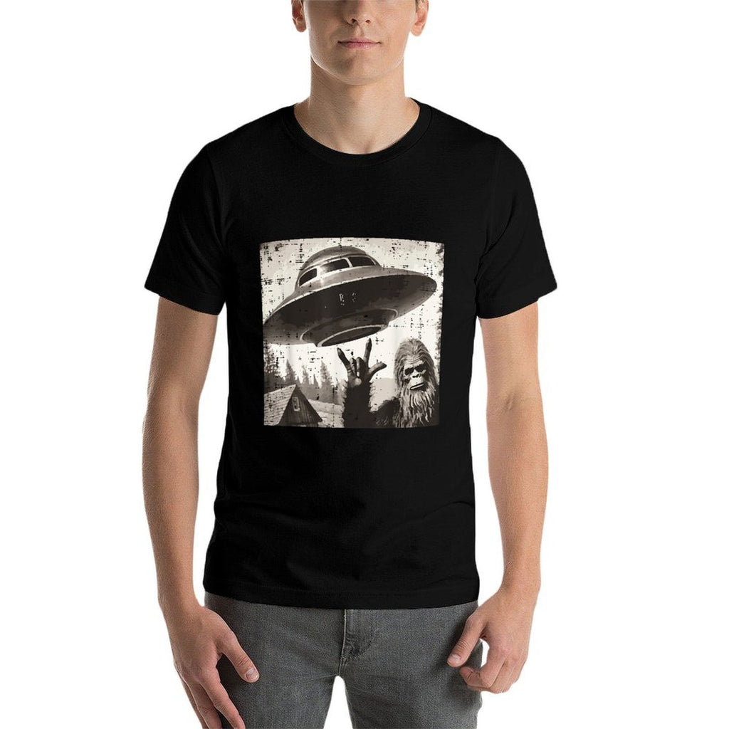 Bigfoot Alien Ufo Selfie Sasquatch Rocker Men Boys Kids  Tagless Design T-Shirt