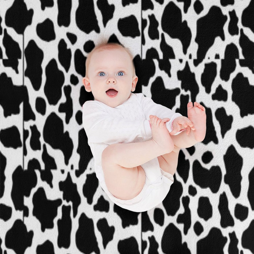 Black & White Cow Print Desinged Items Wrinkle-free Throw Blanket