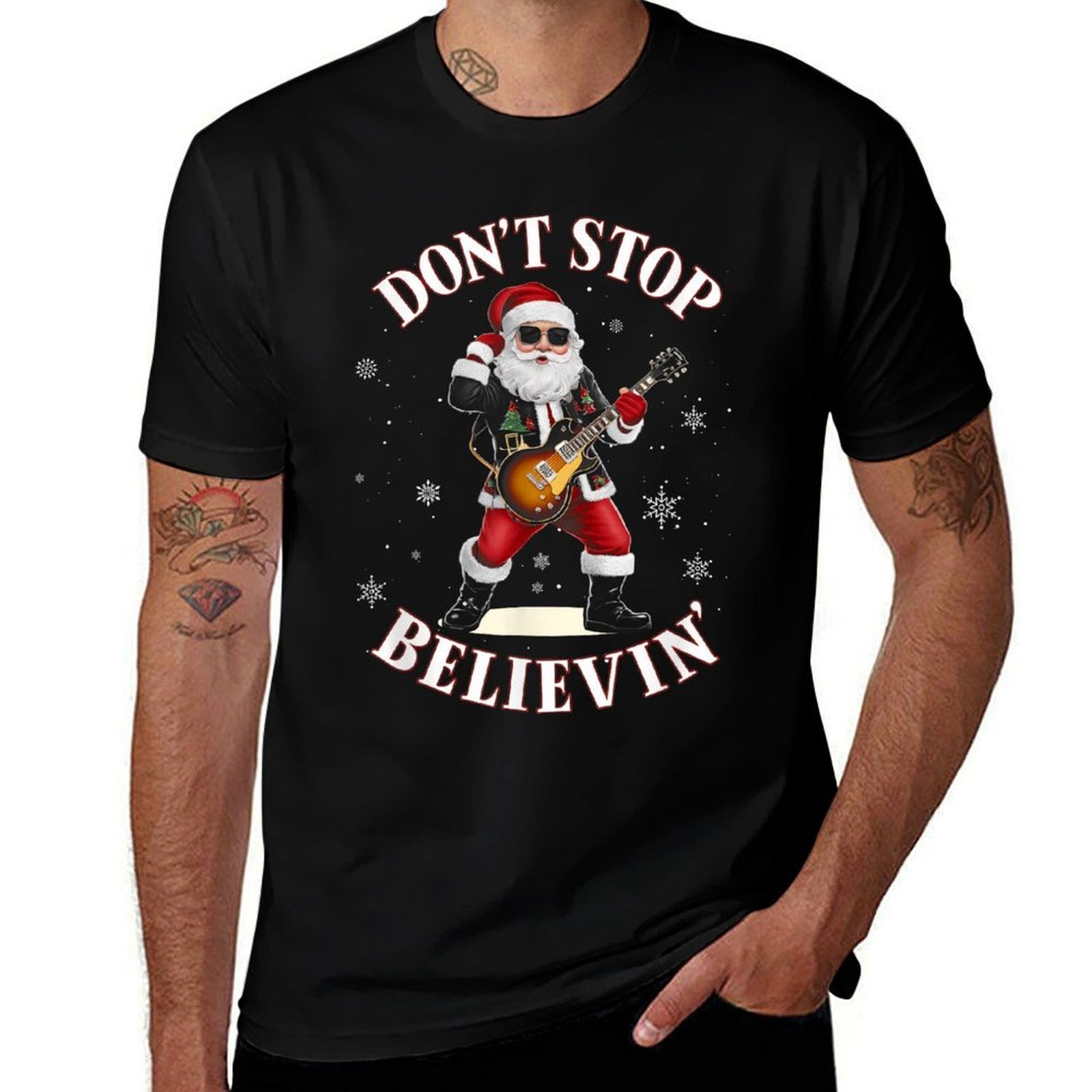 Rock N Roll Santa Christmas Cheer Guitarist Santa Rocker  Versatile T-Shirt