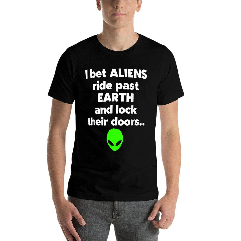 Funny Alien  Aliens Lock Their Doors Funny Alien Meme  Trendy Pattern T-Shirt