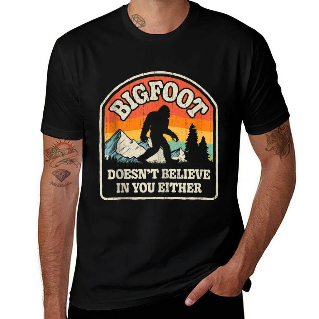 Bigfoot Doesnt Believe In You Either Funny Sasquatch Retro  Classic T-Shirt