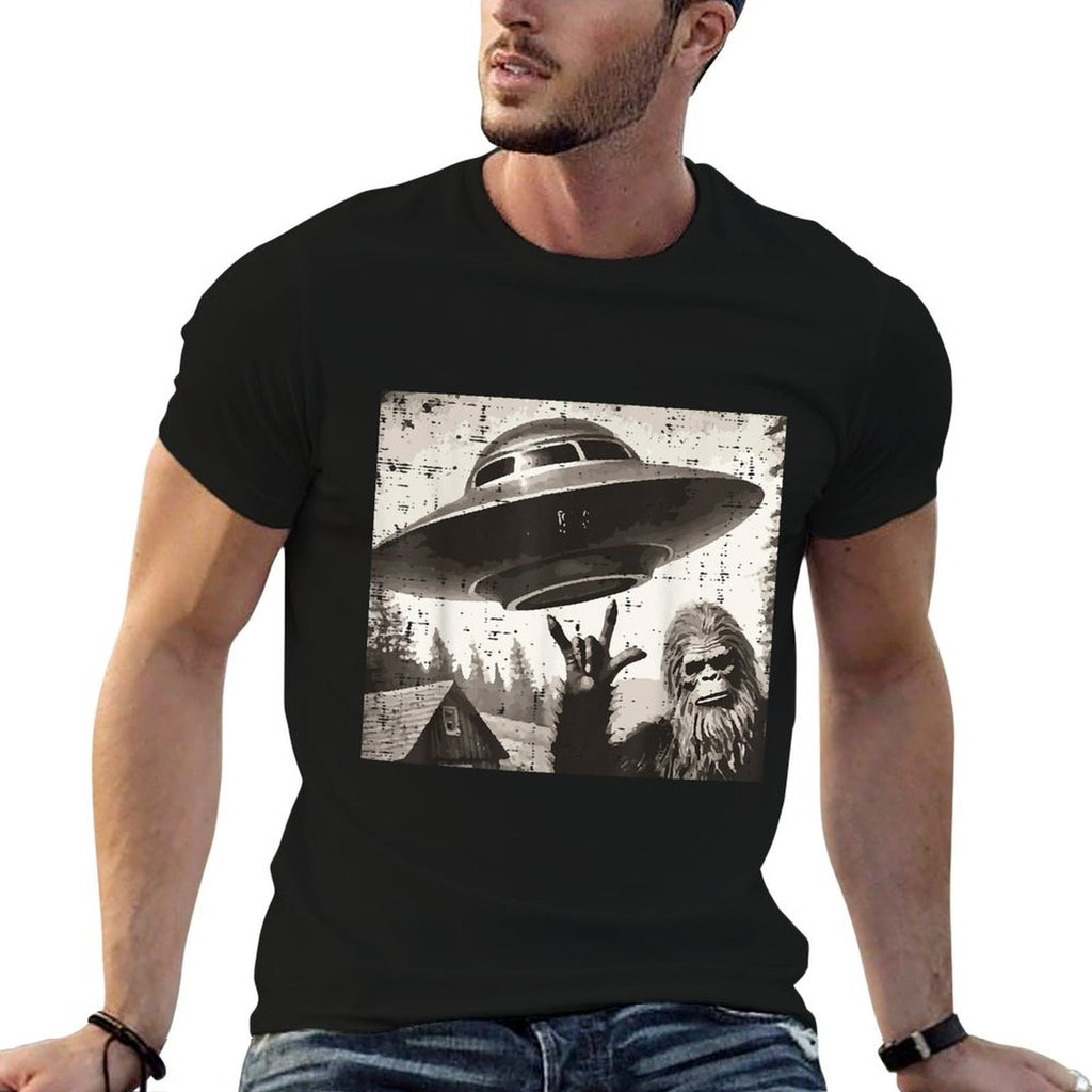 Bigfoot Alien Ufo Selfie Sasquatch Rocker Men Boys Kids  Tagless Design T-Shirt