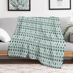 Beautiful Country Style Ornate Traditional Symmetrical Pattern Lightweight Throw Blanket