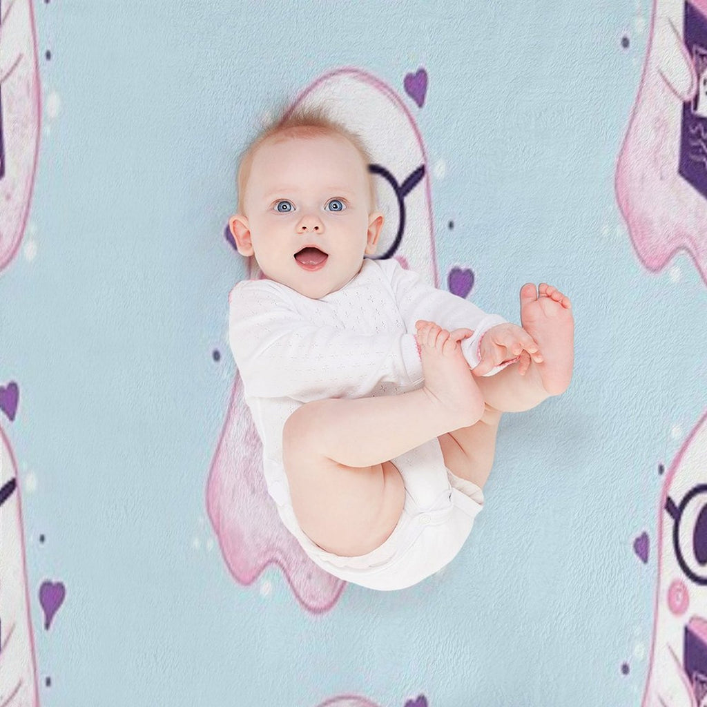 How to Haunt Ghost Wrinkle-free Throw Blanket