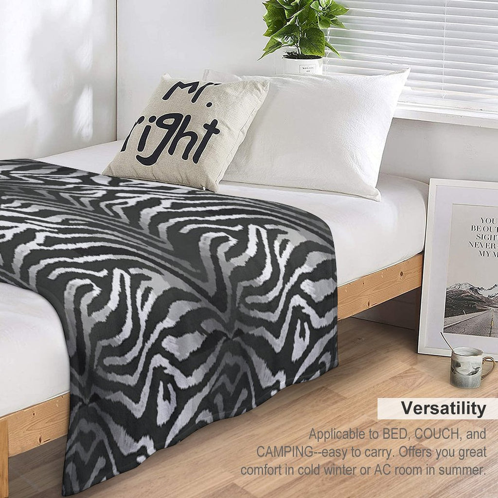 Black And White Seamless Pattern with Tiger Skin, Seamless Tiger Stripe Pattern, Wild Animal Tiger Head Face Mascot Design Vecto Quick-dry Throw Blanket