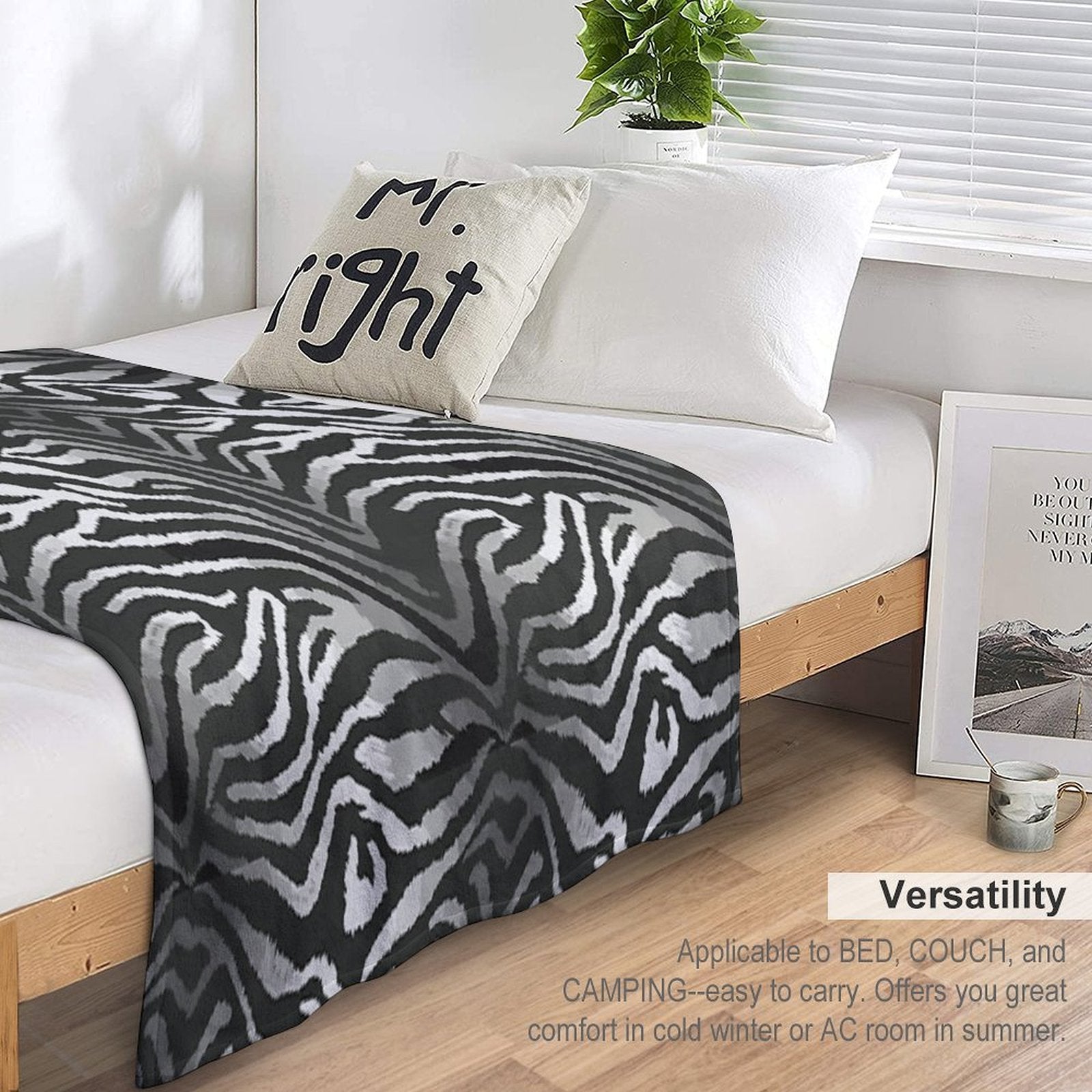 Black And White Seamless Pattern with Tiger Skin, Seamless Tiger Stripe Pattern, Wild Animal Tiger Head Face Mascot Design Vecto Quick-dry Throw Blanket