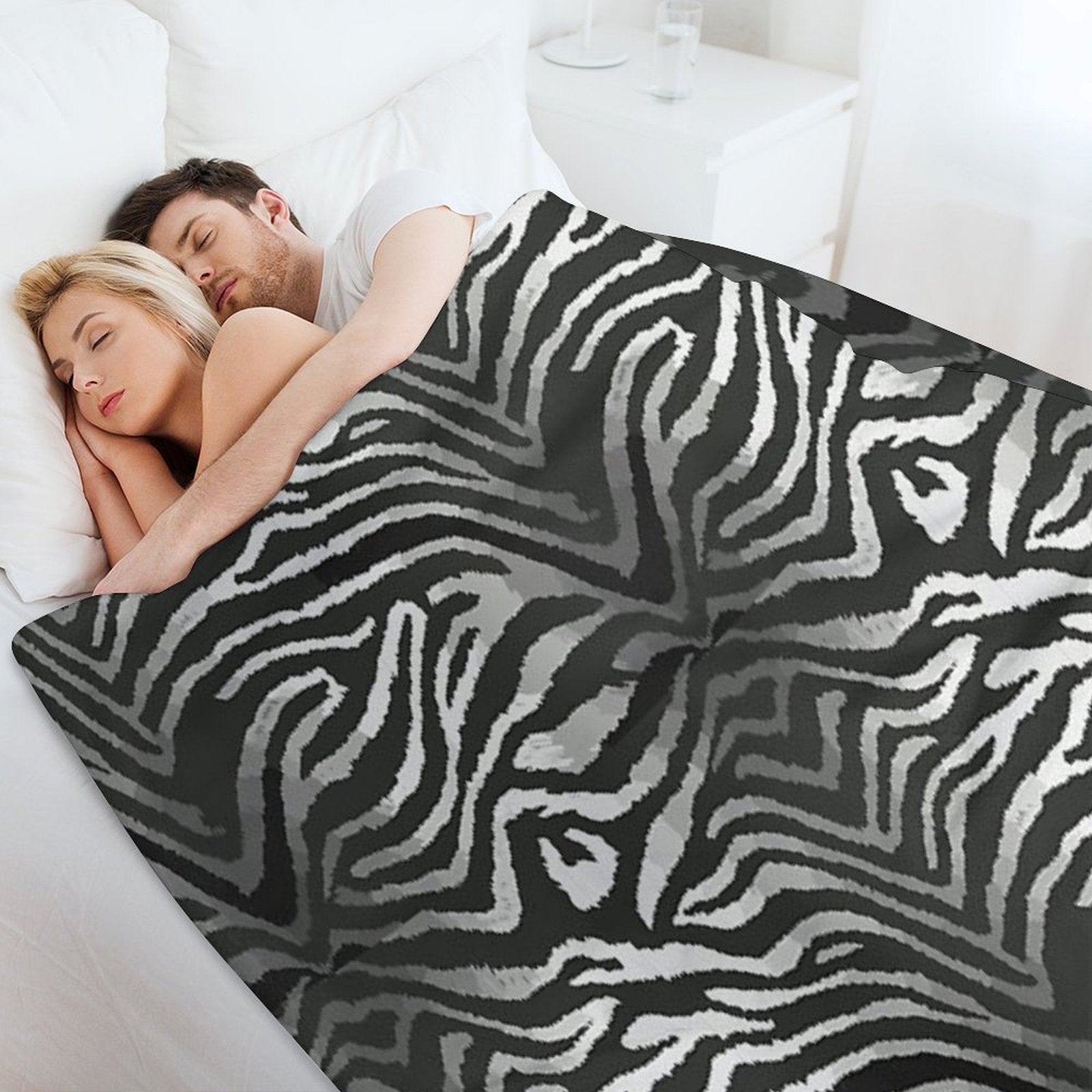 Black And White Seamless Pattern with Tiger Skin, Seamless Tiger Stripe Pattern, Wild Animal Tiger Head Face Mascot Design Vecto Quick-dry Throw Blanket