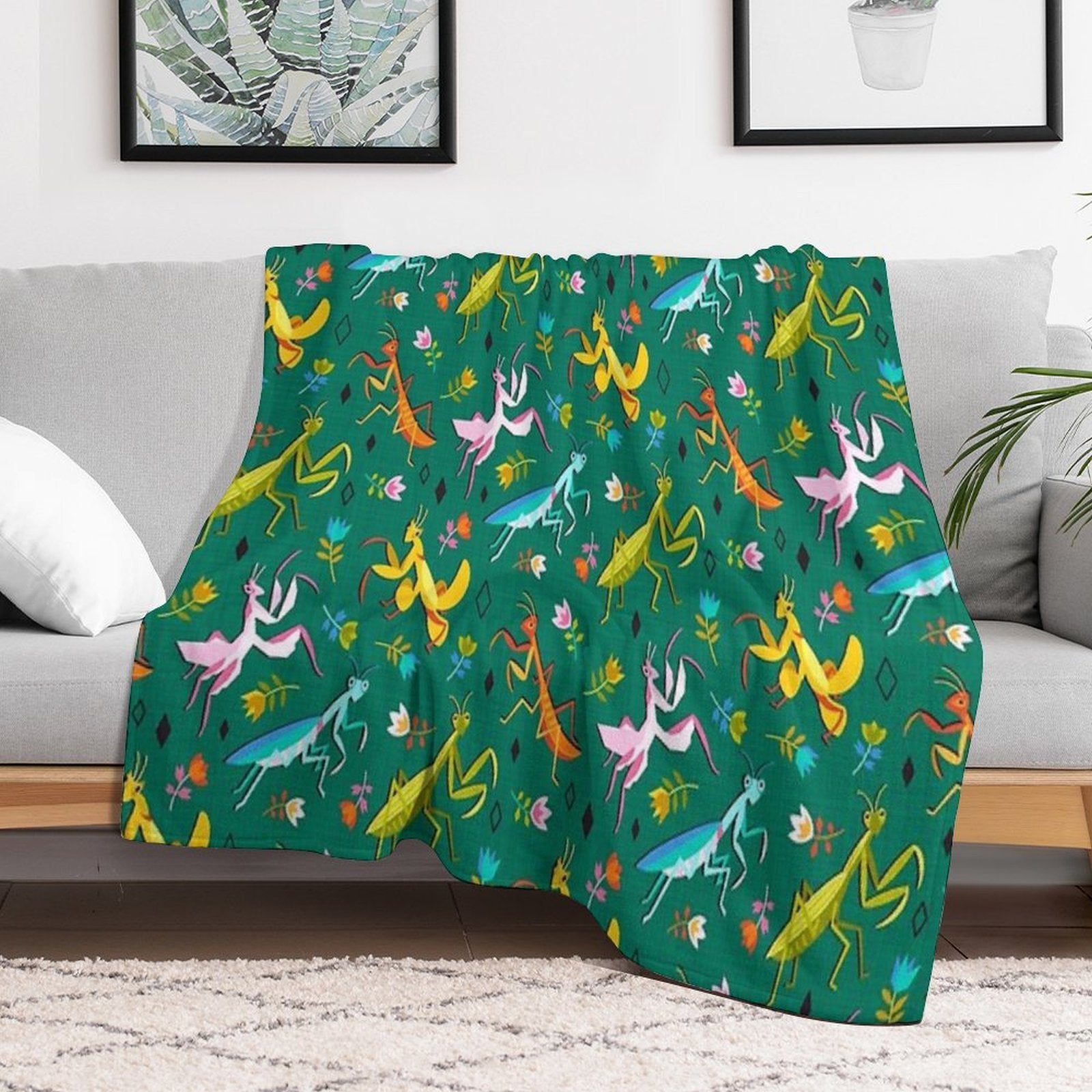 An Unordinary Array of Praying Mantises - Kelly Green Machine-washable Throw Blanket