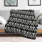 Black And White Floral Decorative Pattern All-season Throw Blanket