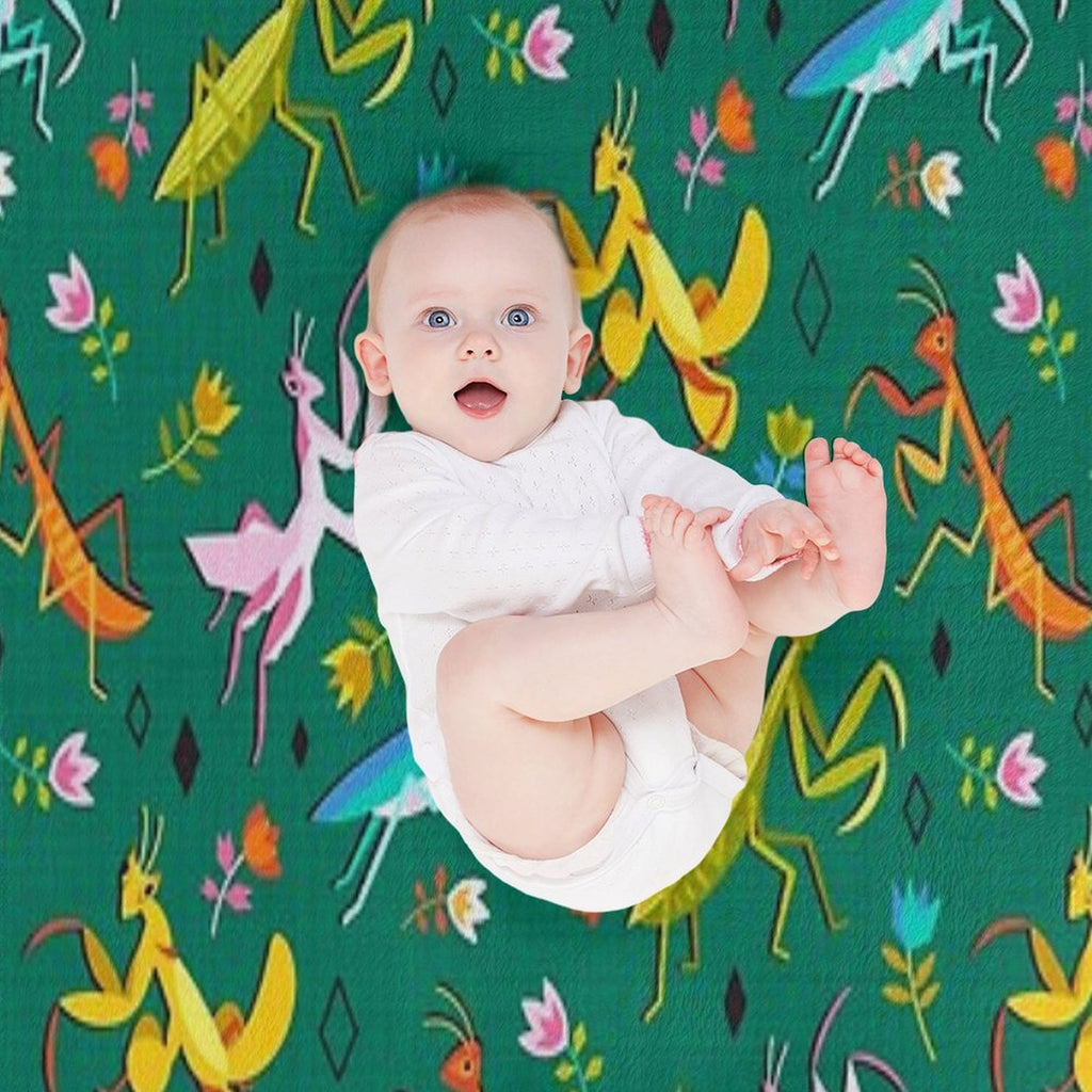 An Unordinary Array of Praying Mantises - Kelly Green Machine-washable Throw Blanket