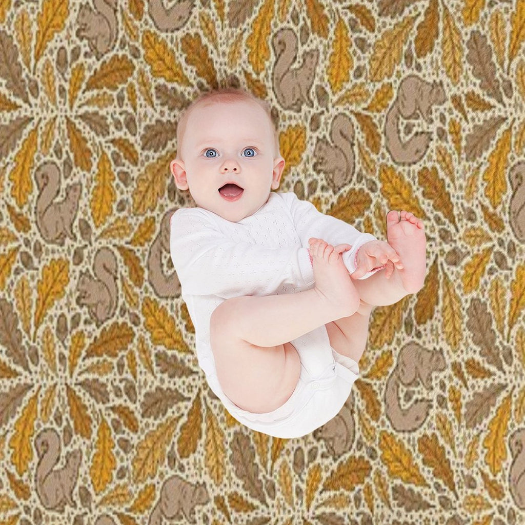 Oak & Squirrels  Animal Autumn Nature Pattern Wrinkle-free Throw Blanket