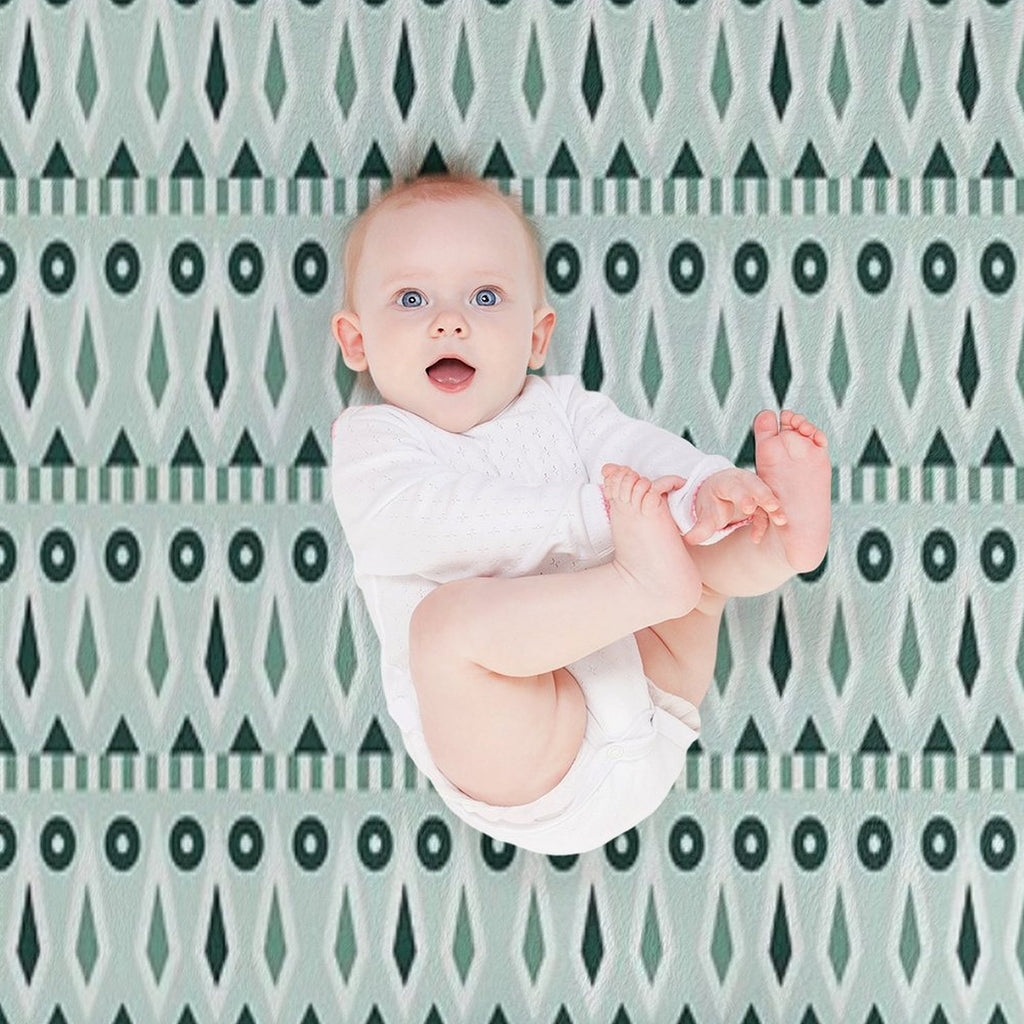 Beautiful Country Style Ornate Traditional Symmetrical Pattern Lightweight Throw Blanket