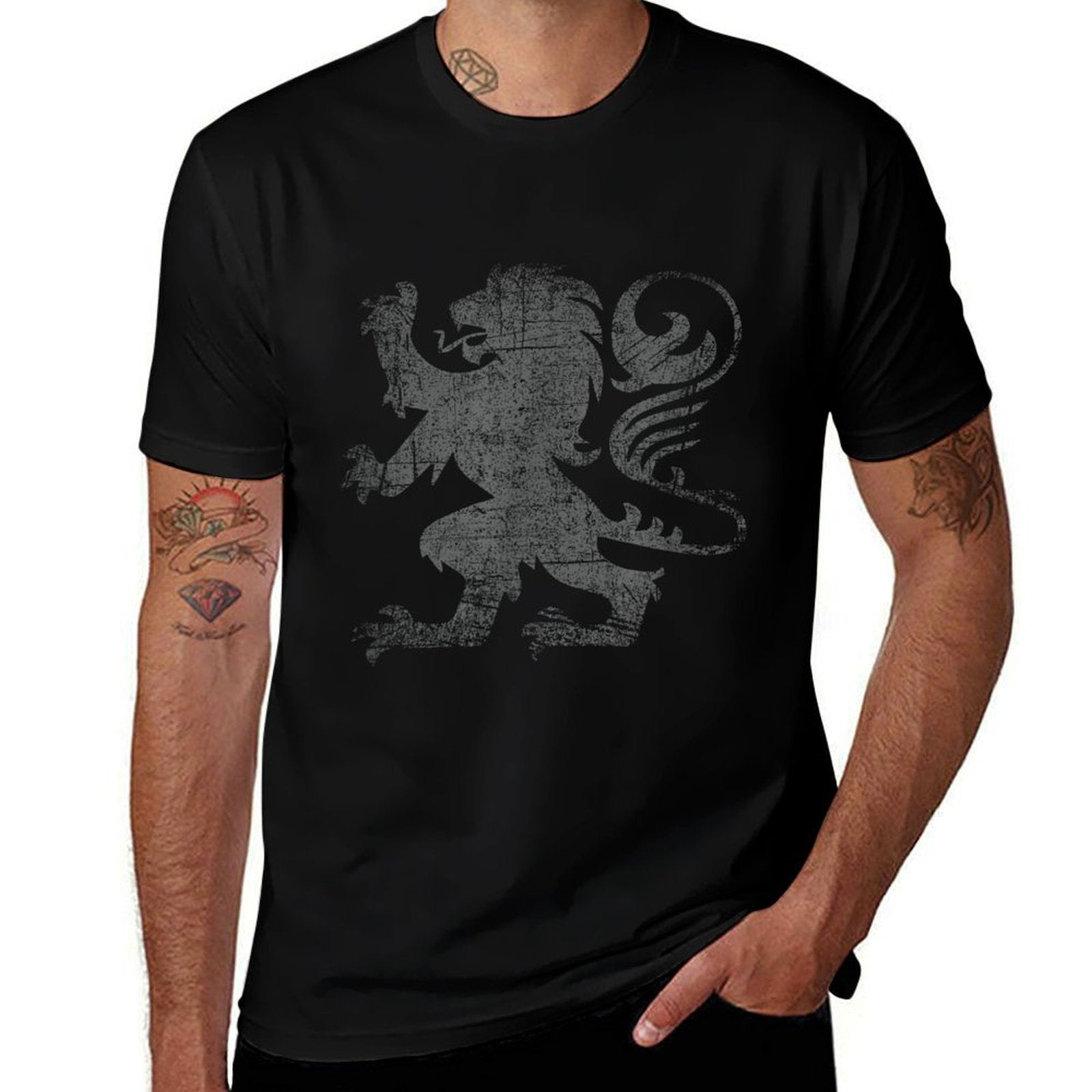 Scottish Lion Rampant Heraldry Distressed Flag Scotland  Versatile T-Shirt