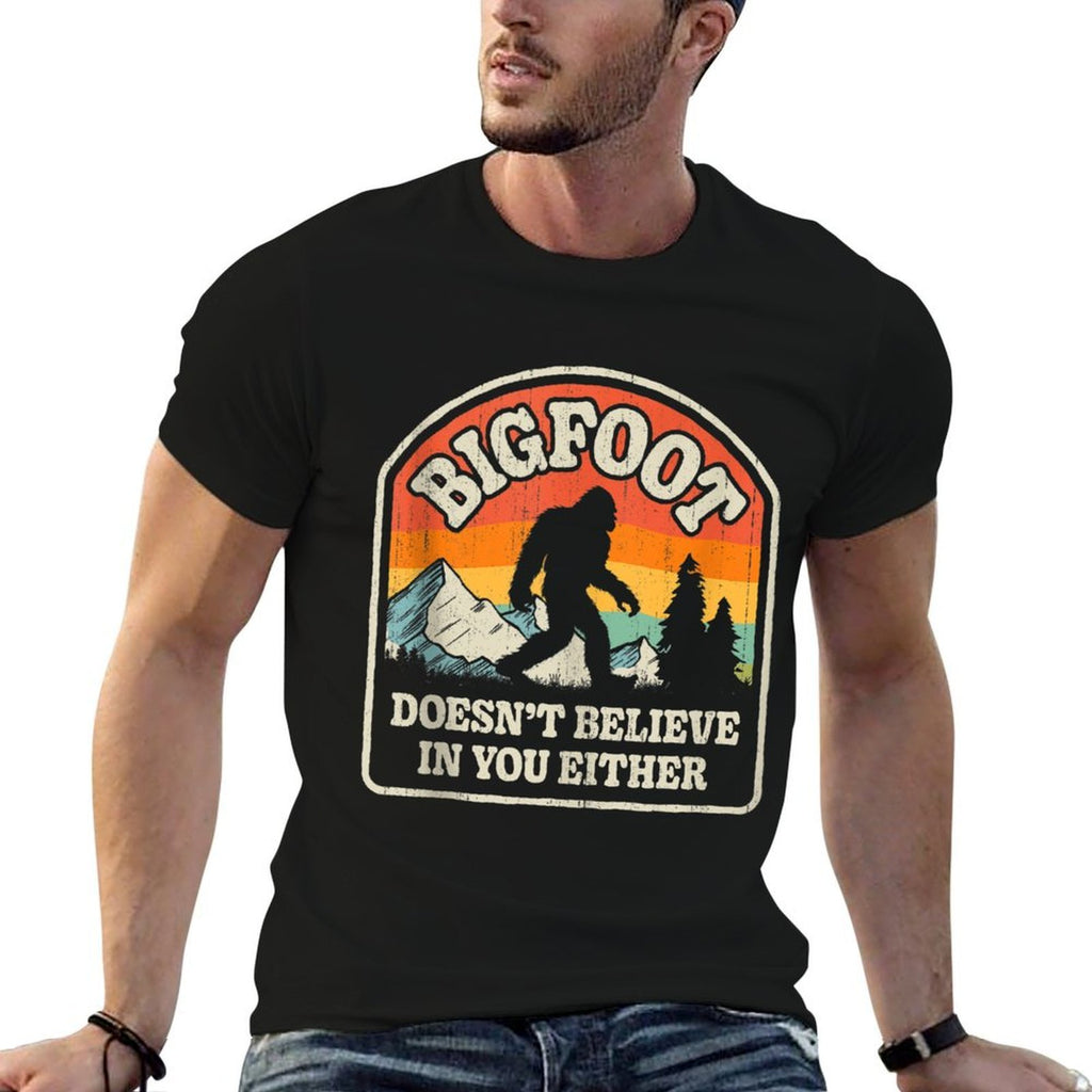 Bigfoot Doesnt Believe In You Either Funny Sasquatch Retro  Classic T-Shirt