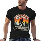 Bigfoot Doesnt Believe In You Either Funny Sasquatch Retro  Classic T-Shirt