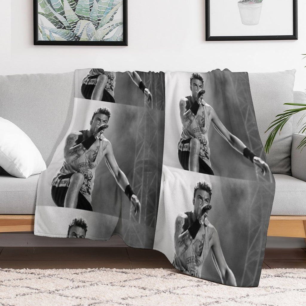 SDP - Dag Machine-washable Throw Blanket