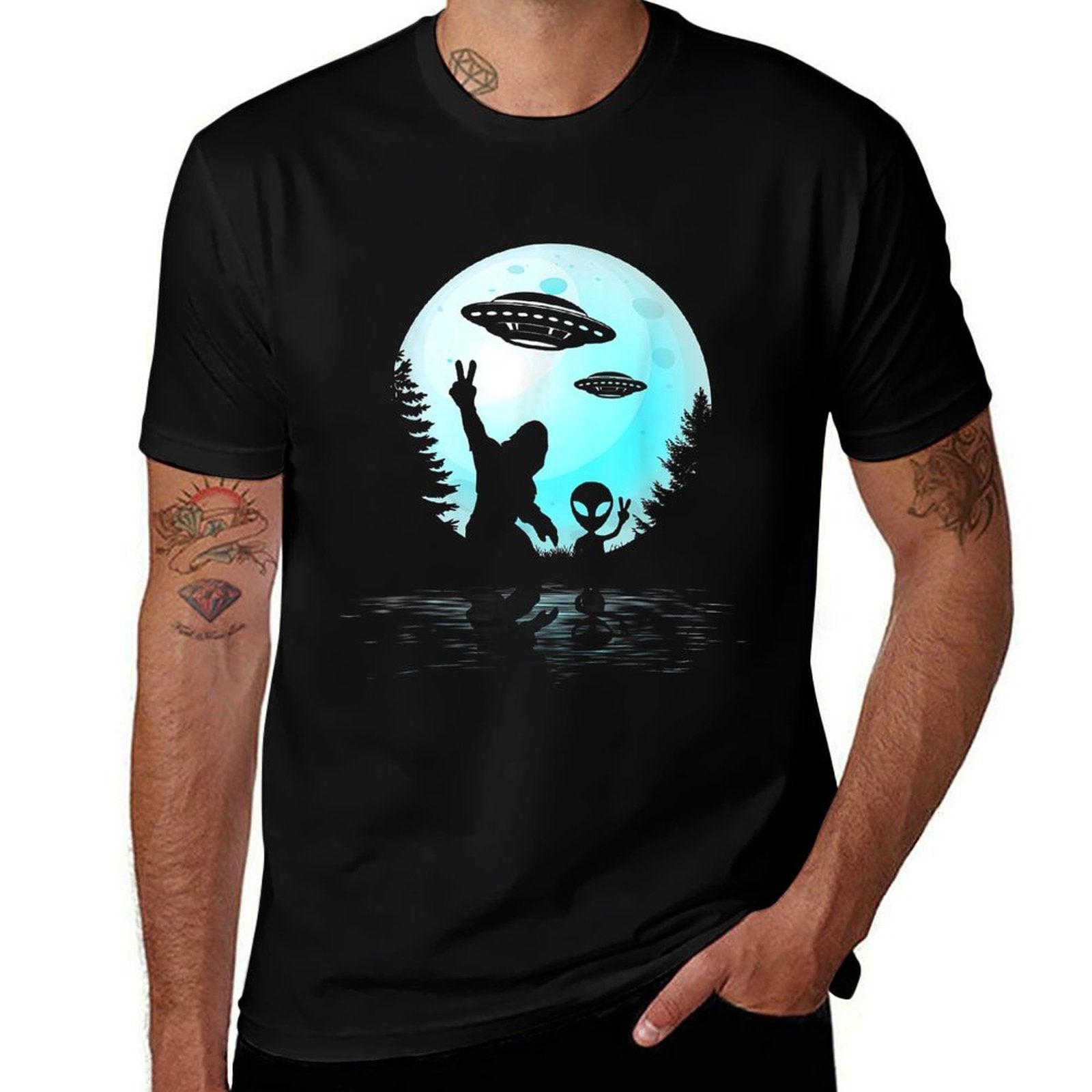 Alien And Bigfoot Full Moon Sasquatch UFO For Men Women Kids  Rolled Sleeves T-Shirt