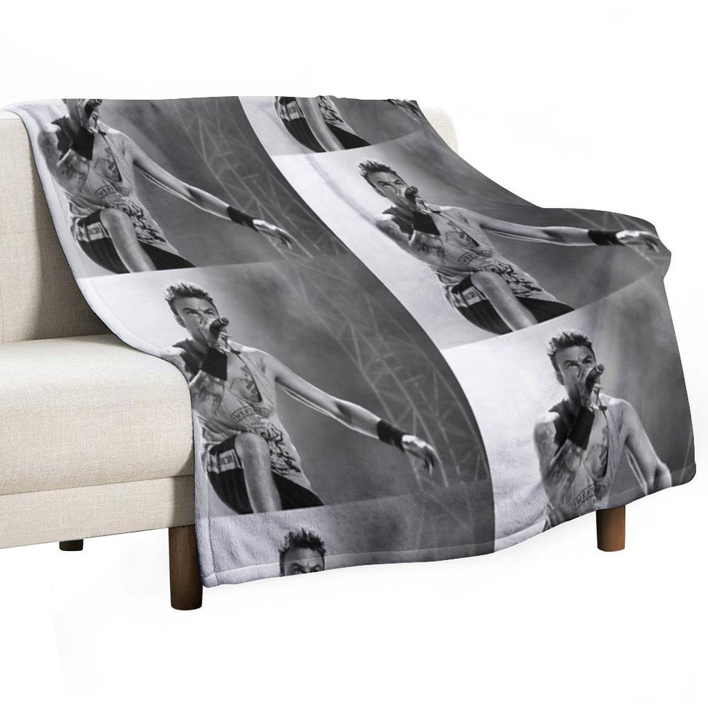 SDP - Dag Machine-washable Throw Blanket