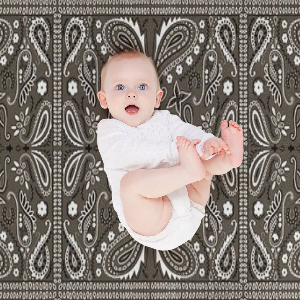 Gray Paisley Bandana Pattern Shrink-resistant Throw Blanket