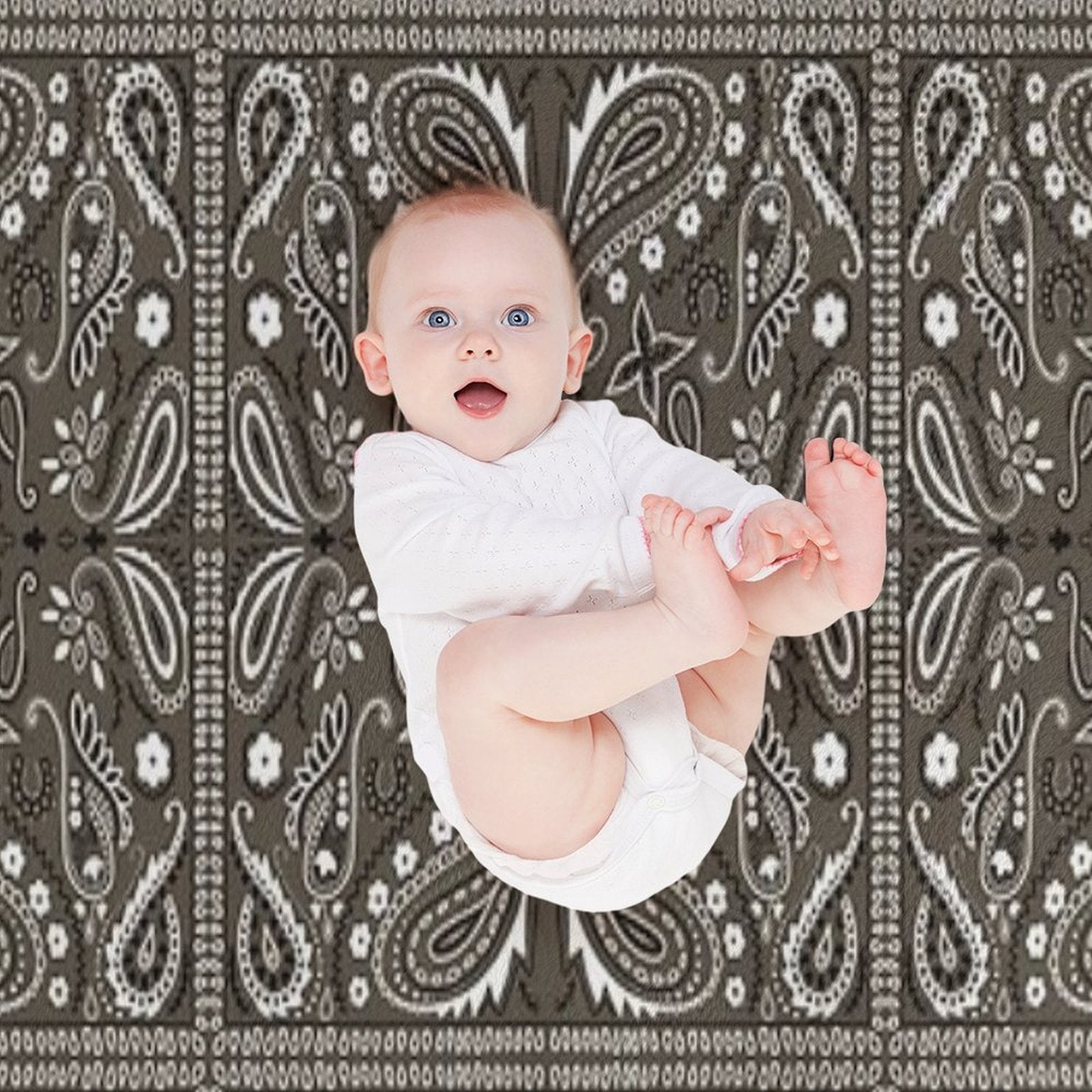 Gray Paisley Bandana Pattern Shrink-resistant Throw Blanket