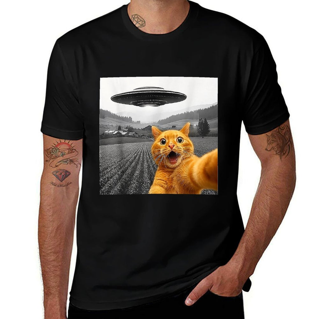 Cat Selfie With Alien UFO Funny Cat Gifts For Men Women Kid  Quick-drying T-Shirt