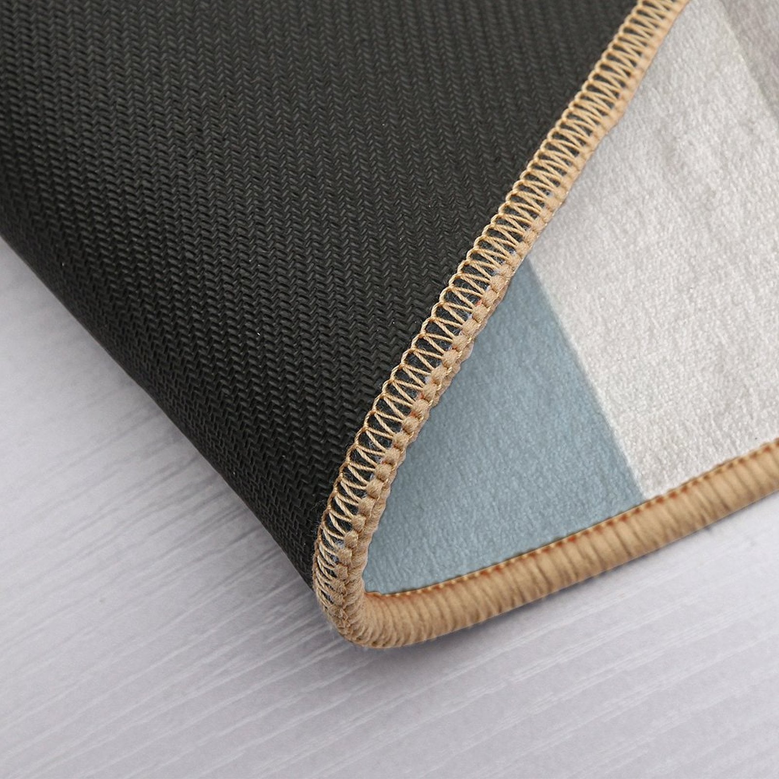 • A Design That Radiates Serenity with Soft Color Tones  Dirt-Trapping Bath Mat