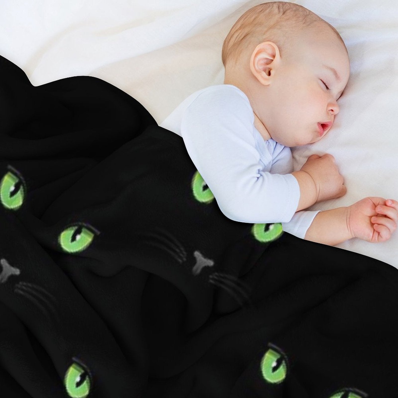 Black Cat - Green Eyes Lightweight Throw Blanket