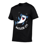Hammerhead Shark Nailed It  Funny Shark Pun  Trendy Pattern T-Shirt