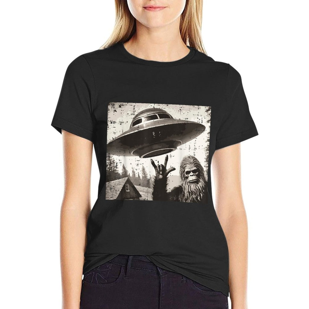 Bigfoot Alien Ufo Selfie Sasquatch Rocker Men Boys Kids  Tagless Design T-Shirt