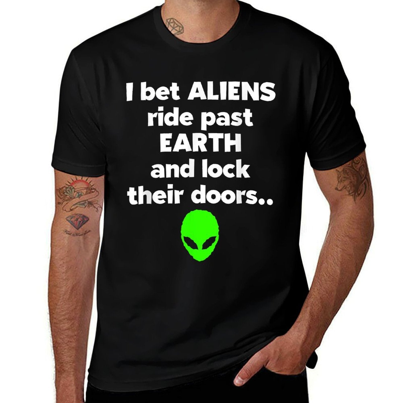 Funny Alien  Aliens Lock Their Doors Funny Alien Meme  Trendy Pattern T-Shirt
